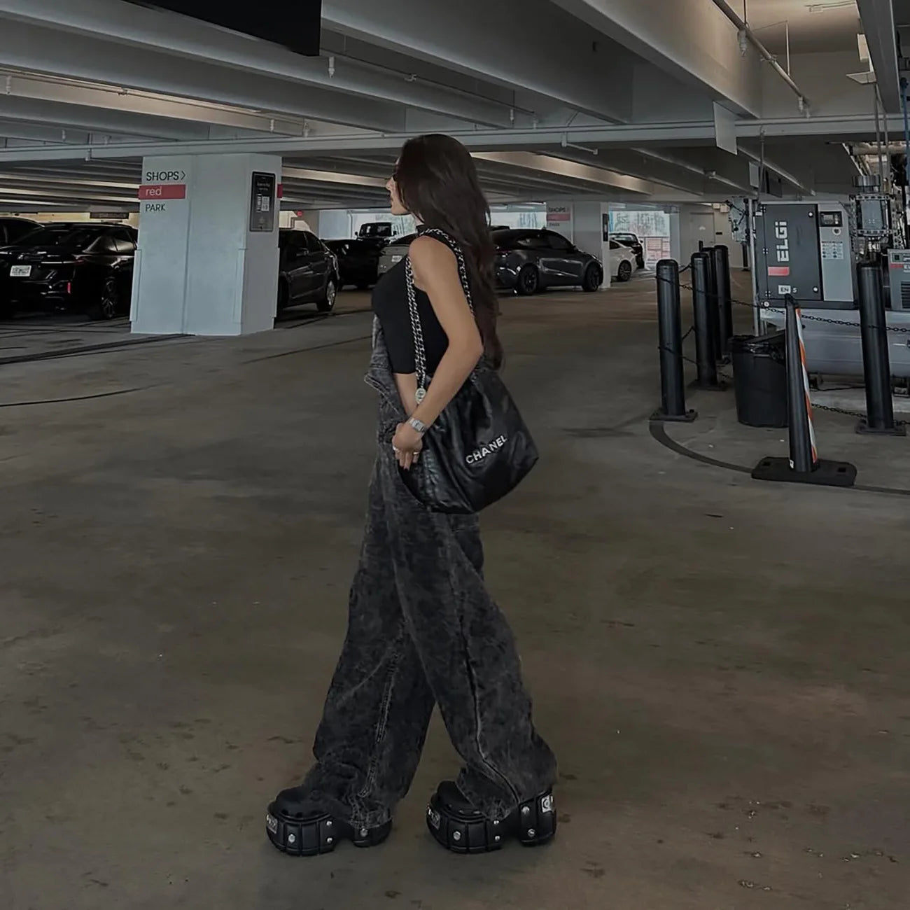 The New Streetwear Brand Aged Washed Shoulder Strap Denim Wide-leg Pants Are Stylish, High-end and Loose for Women